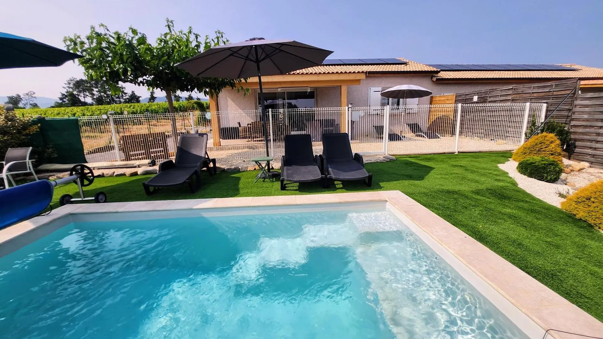 En Ardeche, Gite L'Odalys Climatise Avec Sa Piscine Privee Et Chauffee جوييوس